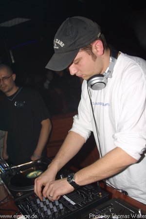 Felix Krcher aka DJ Bundesschranzler Birthdayparty im Madision Neustadt am 21.12.2001 - img_2470.jpg - eimage.de - Event Fotos 