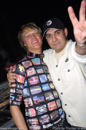 Felix Krcher und DJ Weichei im LeColyse in Frankreich am 23.02.2002 - img_6717.jpg - eimage.de - Event Fotos 