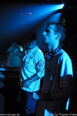 Felix Krcher und DJ Weichei im LeColyse in Frankreich am 23.02.2002 - img_6721.jpg - eimage.de - Event Fotos 