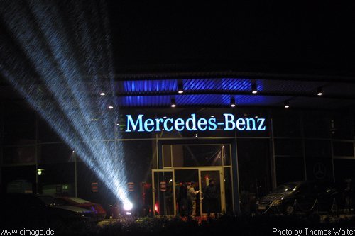 La Casa Loca im Mercedes Benz Autohaus Weinheim am 04.05.2002 - img_2131.jpg - eimage.de - Event Fotos 