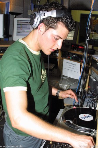 DJ Joda bei Welcome to the Club am 18.06.2002 - img_6268.jpg - eimage.de - Event Fotos 