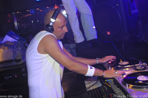 Klubbingman und DJ Shah im Zak in Uelsen am 30.06.2002 - img_6629.jpg - eimage.de - Event Fotos 