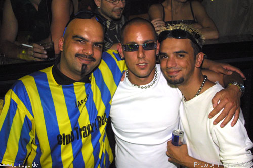 Klubbingman und DJ Shah im Zak in Uelsen am 30.06.2002 - img_6779.jpg - eimage.de - Event Fotos 