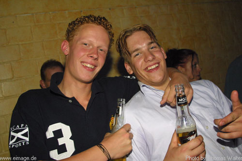 Klubbingman und DJ Shah im Zak in Uelsen am 30.06.2002 - img_6876.jpg - eimage.de - Event Fotos 