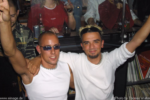 Klubbingman und DJ Shah im Zak in Uelsen am 30.06.2002 - img_6967.jpg - eimage.de - Event Fotos 