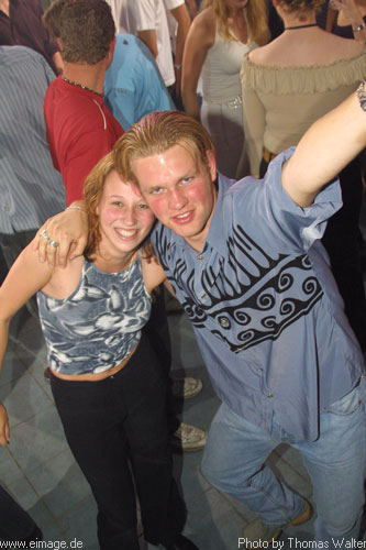 Klubbingman und DJ Shah im Zak in Uelsen am 30.06.2002 - img_7017.jpg - eimage.de - Event Fotos 
