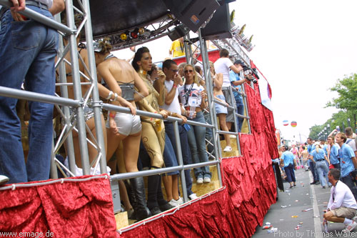 Loveparade in Berlin am 13.07.2002 - img_7484.jpg - eimage.de - Event Fotos 