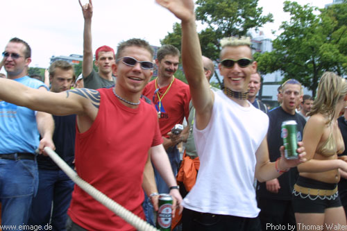 Loveparade in Berlin am 13.07.2002 - img_7565.jpg - eimage.de - Event Fotos 