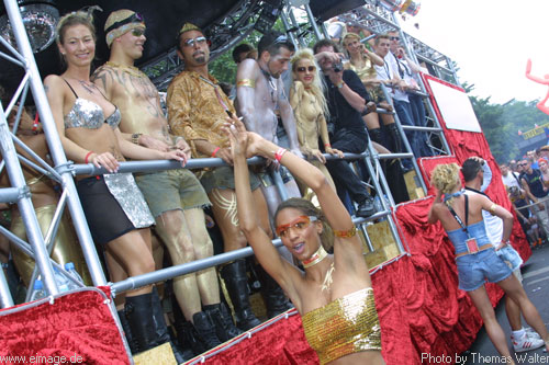Loveparade in Berlin am 13.07.2002 - img_7642.jpg - eimage.de - Event Fotos 