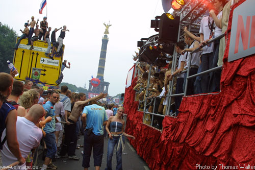 Loveparade in Berlin am 13.07.2002 - img_7726.jpg - eimage.de - Event Fotos 
