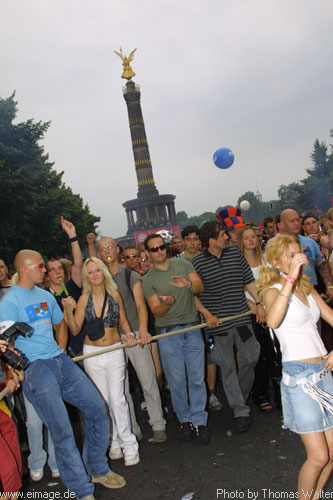 Loveparade in Berlin am 13.07.2002 - img_7788.jpg - eimage.de - Event Fotos 