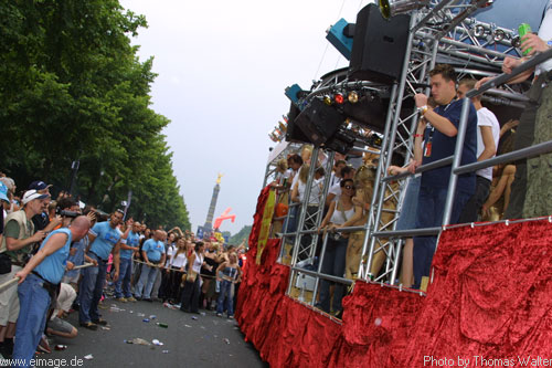 Loveparade in Berlin am 13.07.2002 - img_7807.jpg - eimage.de - Event Fotos 