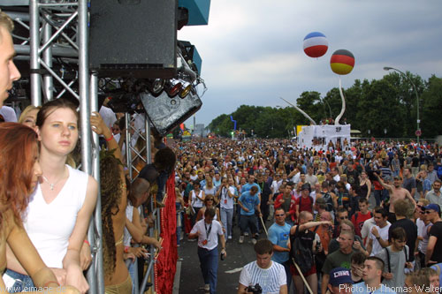 Loveparade in Berlin am 13.07.2002 - img_7892.jpg - eimage.de - Event Fotos 