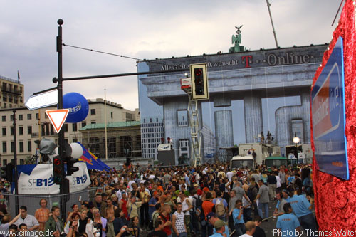 Loveparade in Berlin am 13.07.2002 - img_7906.jpg - eimage.de - Event Fotos 