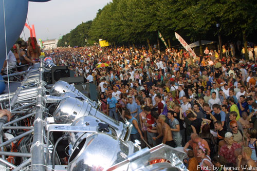 Loveparade in Berlin am 13.07.2002 - img_7997.jpg - eimage.de - Event Fotos 