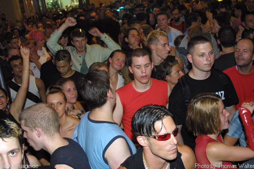 Mainstation-Party zur Street Parade 2002 in Zrich am 10.08.2002 - img_0962.jpg - eimage.de - Event Fotos 