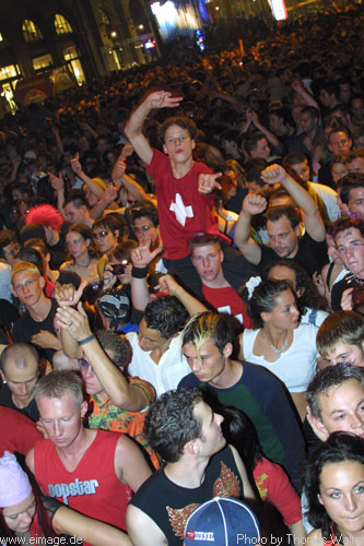 Mainstation-Party zur Street Parade 2002 in Zrich am 10.08.2002 - img_1310.jpg - eimage.de - Event Fotos 