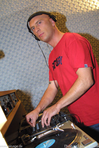DJ Raschel und DJ Hooligan bei Maximal am 13.09.2002 - img_5765.jpg - eimage.de - Event Fotos 