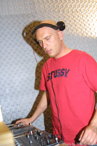 DJ Raschel und DJ Hooligan bei Maximal am 13.09.2002 - img_5798.jpg - eimage.de - Event Fotos 