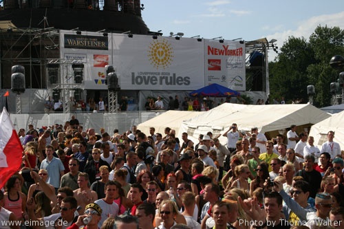 Loveparade 2003 Love Rules in Berlin Part 1 am 12.07.2003 - img_6182.jpg - eimage.de - Event Fotos 