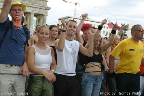 Loveparade 2003 Love Rules in Berlin Part 2 am 12.07.2003 - img_6384.jpg - eimage.de - Event Fotos 