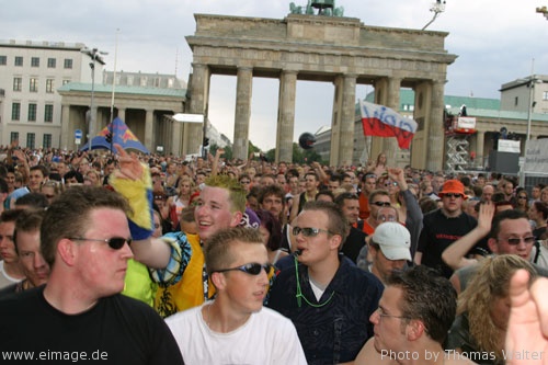 Loveparade 2003 Love Rules in Berlin Part 2 am 12.07.2003 - img_6386.jpg - eimage.de - Event Fotos 