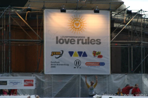 Loveparade 2003 Love Rules in Berlin Part 2 am 12.07.2003 - img_6833.jpg - eimage.de - Event Fotos 