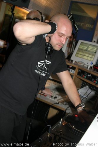 DJ Tomcraft bei Maximal am 17.10.2003 - img_8271.jpg - eimage.de - Event Fotos 