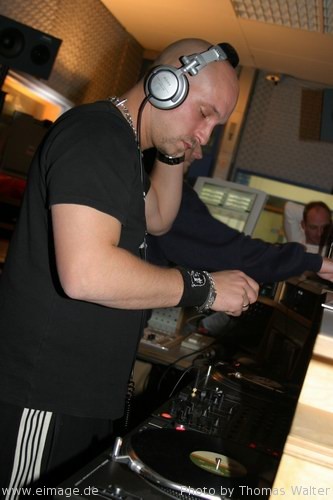 DJ Tomcraft bei Maximal am 17.10.2003 - img_8348.jpg - eimage.de - Event Fotos 