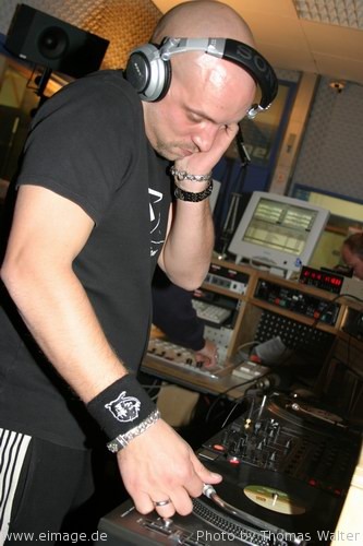 DJ Tomcraft bei Maximal am 17.10.2003 - img_8350.jpg - eimage.de - Event Fotos 