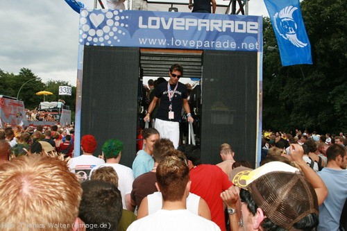 Loveparade 2006 Love is Back in Berlin Part 1 am 15.07.2006 - img_3886.jpg - eimage.de - Event Fotos 