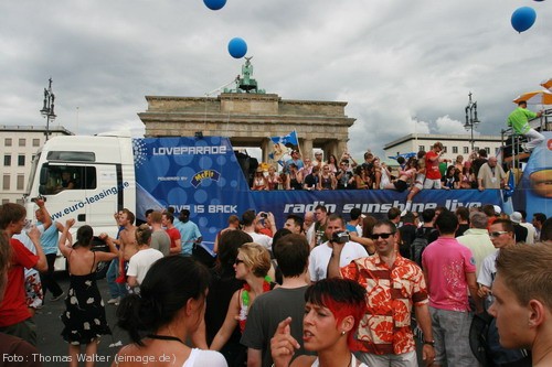 Loveparade 2006 Love is Back in Berlin Part 1 am 15.07.2006 - img_3911.jpg - eimage.de - Event Fotos 