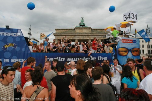 Loveparade 2006 Love is Back in Berlin Part 1 am 15.07.2006 - img_3914.jpg - eimage.de - Event Fotos 