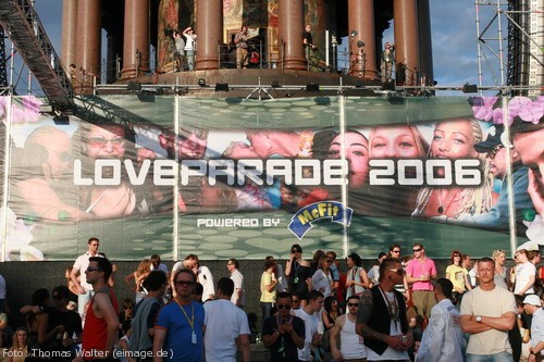 Loveparade 2006 Love is Back in Berlin Part 2 am 15.07.2006 - img_4152.jpg - eimage.de - Event Fotos 