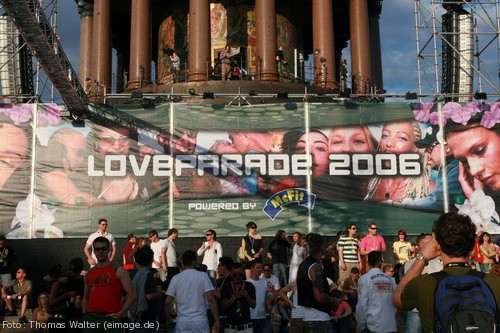 Loveparade 2006 Love is Back in Berlin Part 2 am 15.07.2006 - img_4153.jpg - eimage.de - Event Fotos 