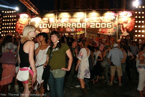 Loveparade 2006 Love is Back in Berlin Part 2 am 15.07.2006 - img_4459.jpg - eimage.de - Event Fotos 
